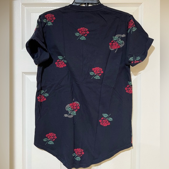 Hollister Men’s Rose Shirt! - Picture 2 of 2